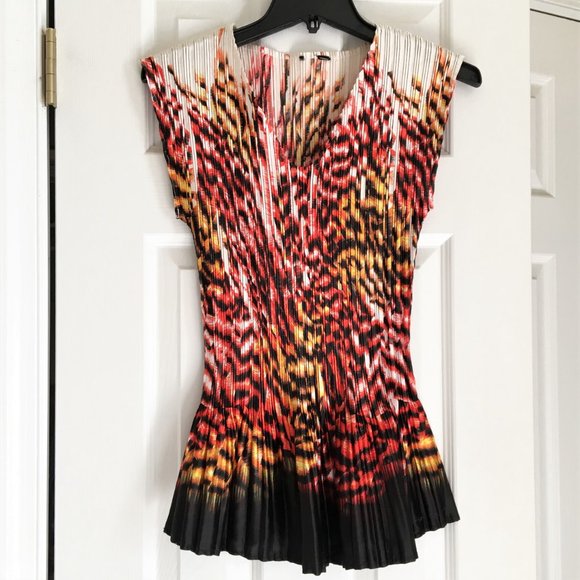 Top pull over multi-colored pleated top - Picture 2 of 5